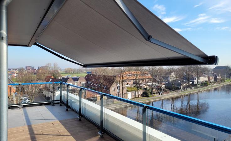 knikarmscherm: stijlvolle en functionele zonwering